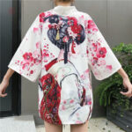 Veste kimono femme avec motifs floraux élégants