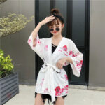 Veste kimono femme chic avec design floral