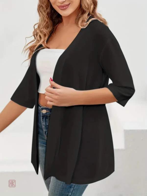 Veste kimono noire pour femme au style contemporain