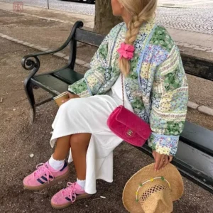 Veste kimono à motifs floraux pour un look élégant