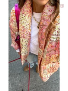 Veste chaude inspirée du kimono avec fleurs colorées