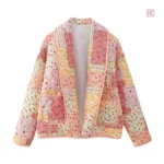 Veste féminine kimono, alliant confort et style fleuri