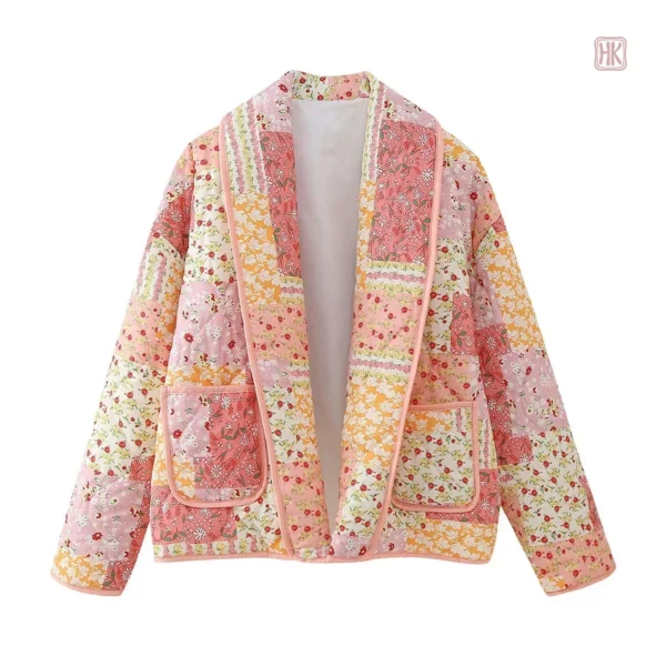 Veste féminine kimono, alliant confort et style fleuri