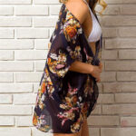 Veste légère femme avec design floral noir chic