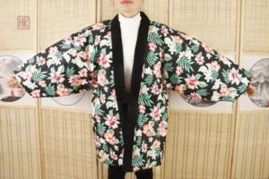 Robe kimono légère au design floral élégant