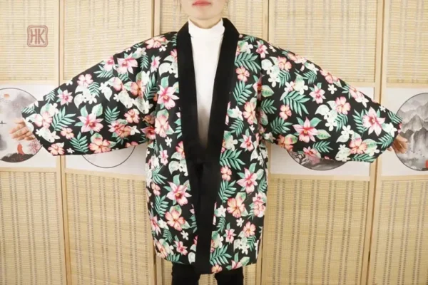 Robe kimono légère au design floral élégant