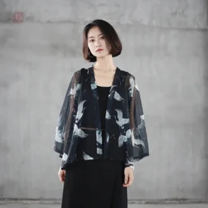 Kimono femme élégant avec design de grues délicates