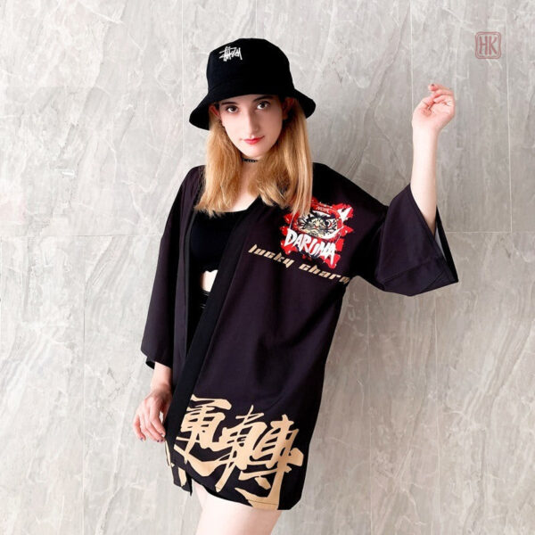 Veste Kimono Japonais avec motifs inspirés de la culture Daruma