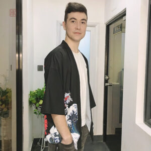 Kimono japonais avec motif de dragon en bleu