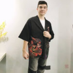 Veste légère avec design élégant de geisha et éventail