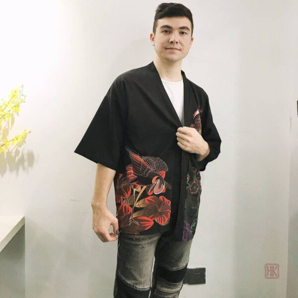 Veste légère avec design élégant de geisha et éventail
