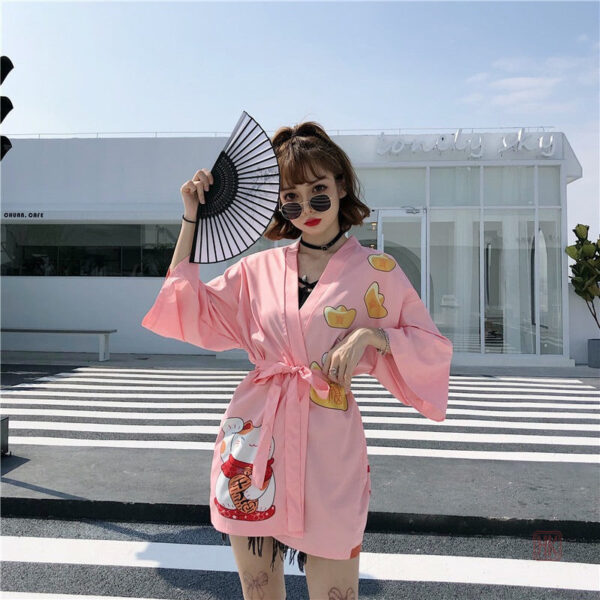 Style kimono japonais féminin en teinte rose