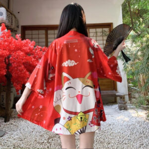 Kimono japonais élégant en teinte rouge vif