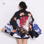 Kimono japonais avec motif Tsuru pour un look unique