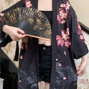 Veste florale japonaise en noir pour femme