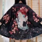 Kimono noir féminin avec design floral