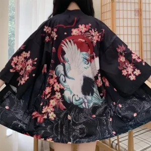 Kimono noir féminin avec design floral