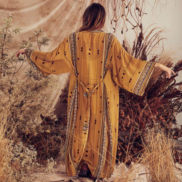 Veste kimono élégante en jaune pour les journées ensoleillées