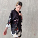 Élégante veste kimono avec motif inspiré du Kitsune