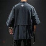 Kimono noir pour homme, idéal pour un look moderne