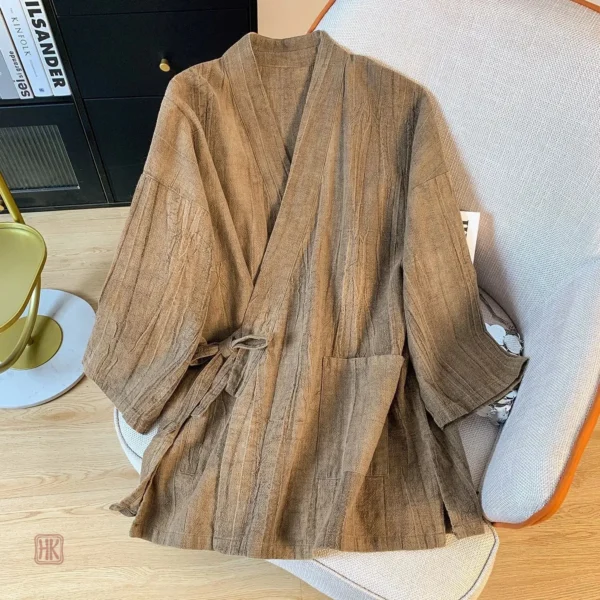 Kimono brun au style rétro pour un look tendance