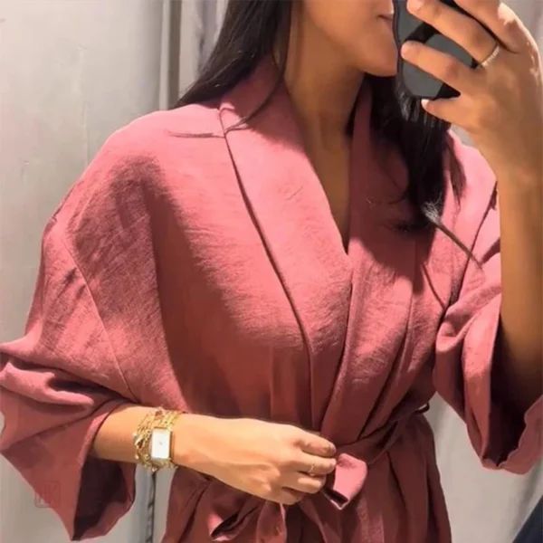 Kimono femme en rose, parfait pour un style décontracté