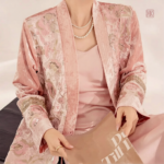 Kimono léger rose pour une tenue moderne
