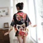 Veste kimono légère en tissu soyeux pour un look raffiné