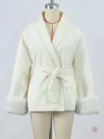 Kimono féminin élégant avec motifs modernes