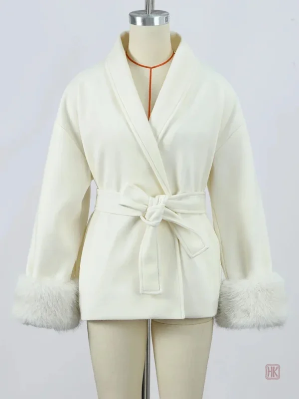 Kimono féminin élégant avec motifs modernes