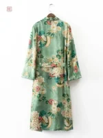 Kimono féminin avec une coupe ample et confortable