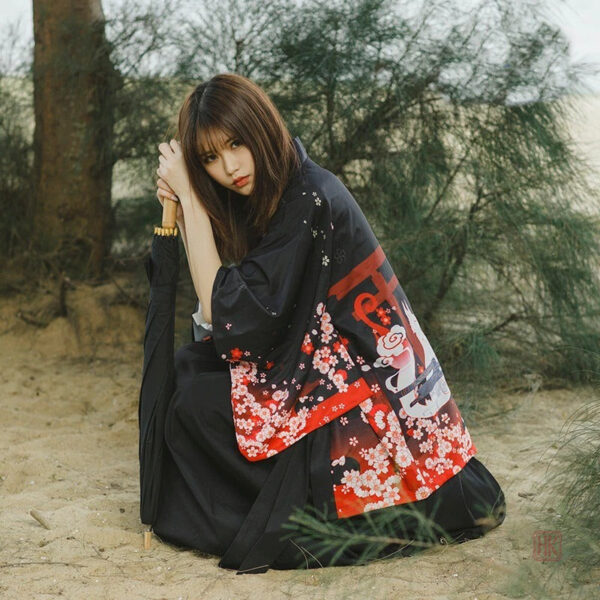 Kimono féminin inspiré du yukata, parfait pour l'été