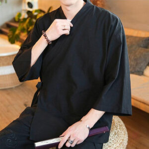 Kimono noir élégant, parfait pour un style décontracté