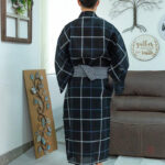 Pyjama kimono homme avec motifs à carreaux, confort élégant