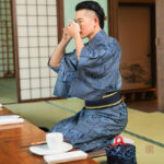 Kimono homme en yukata avec motifs culturels japonais