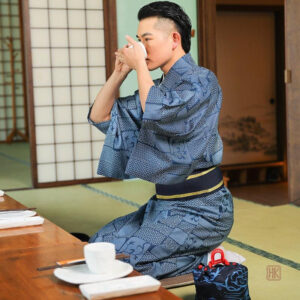 Kimono homme en yukata avec motifs culturels japonais