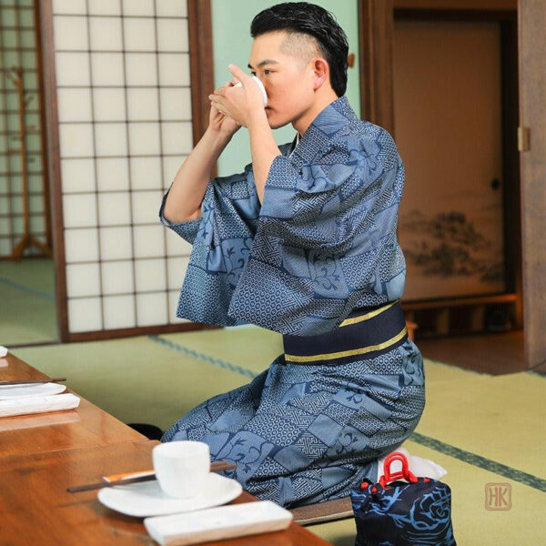 Kimono homme en yukata avec motifs culturels japonais
