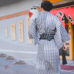 Kimono léger pour homme, design à pois moderne