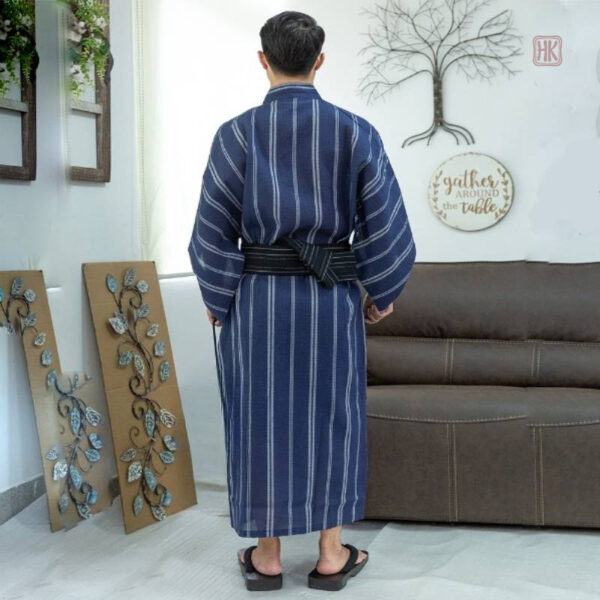 Pyjama kimono masculin avec motif rayé élégant
