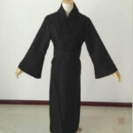 Yukata noir, idéal pour le confort à la maison ou en extérieur